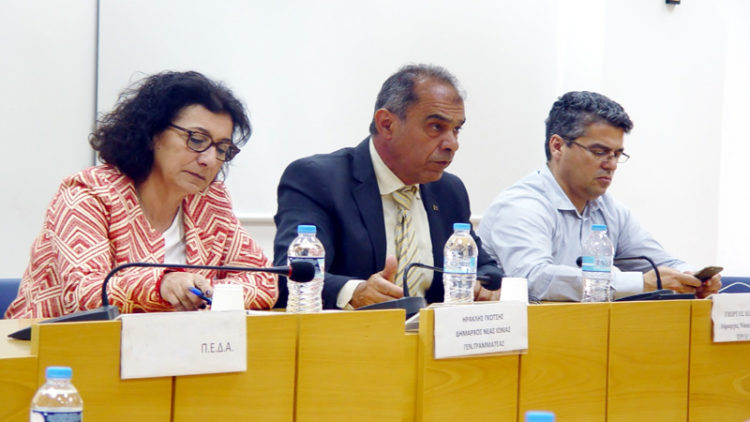 Ο Πρόεδρος της ΠΕΔΑ κατά την συνεδρίαση ενημέρωσης των Δημάρχων Αττικής για το ασύρματο hotspots WiFi στους Δήμους